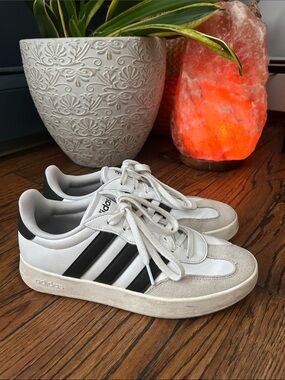 Adidas Women’s Size 8 Sneakers